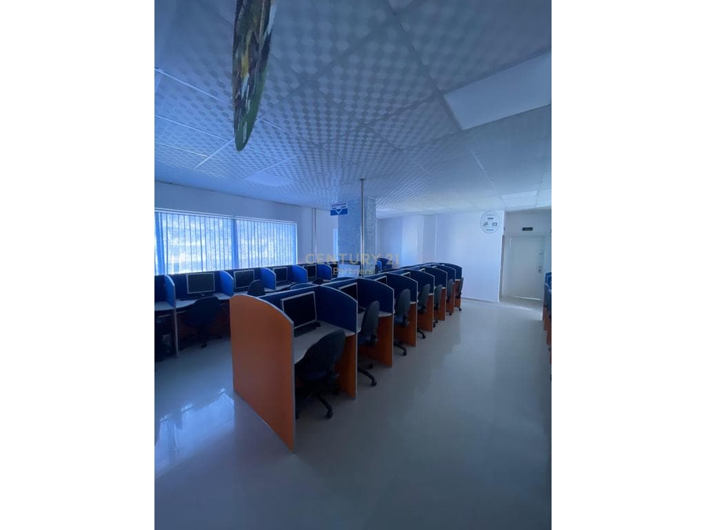 BUSINESS PREMISES FOR RENT SUITABLE FOR CALL CENTER IN DURRES