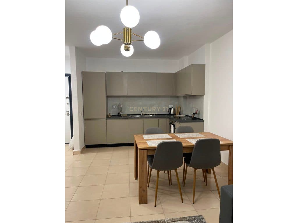 APARTAMENT 3+1+2 PËR SHITJE – RRUGA 5 MAJI, TIRANË 2