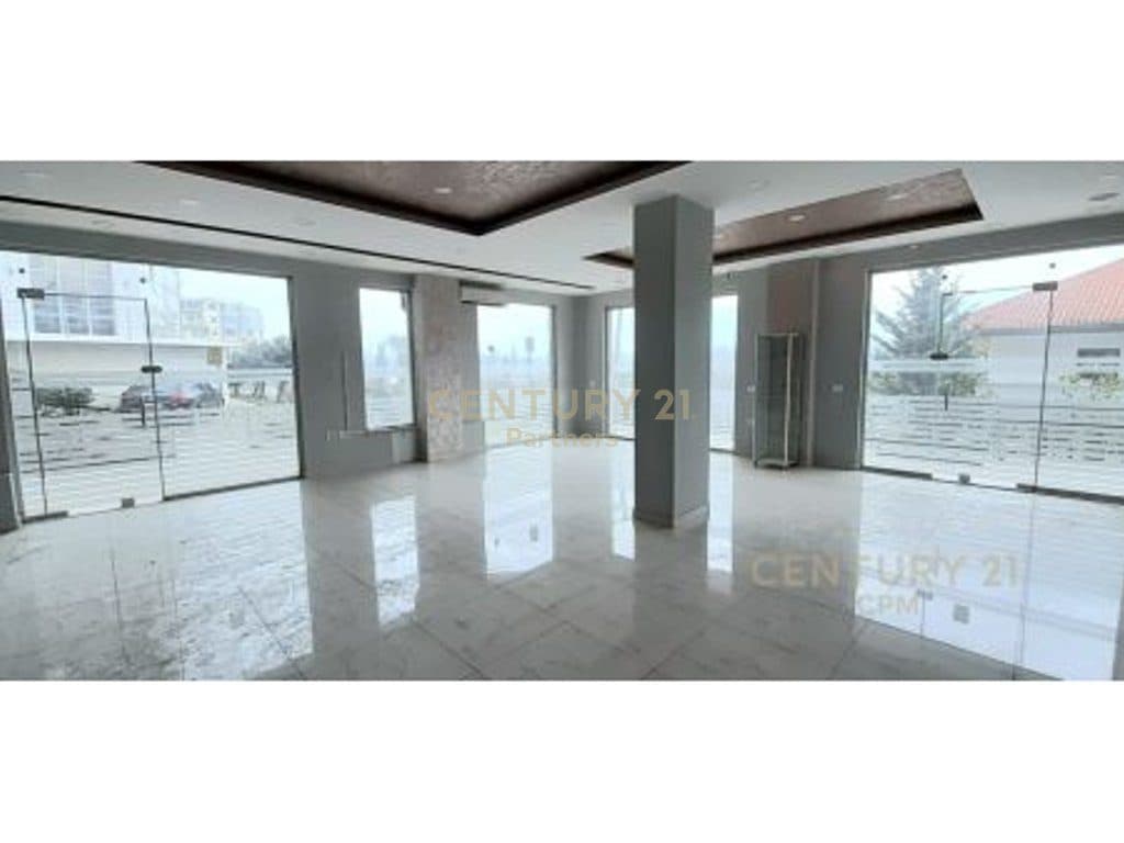 COMMERCIAL UNIT FOR SALE – FLOOR 0 | MAIN STREET FRONTAGE | VIEW OF THE DRY LAKE 3