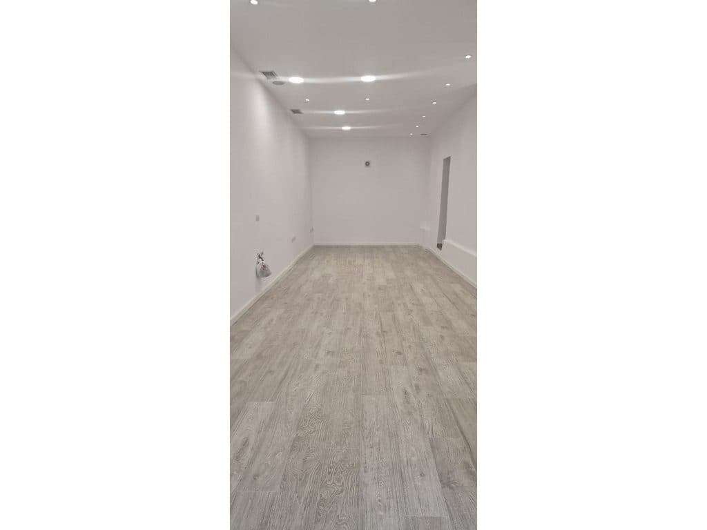 COMMERCIAL PREMISES FOR SALE ON BARDHYL STREET 52M2!! 1
