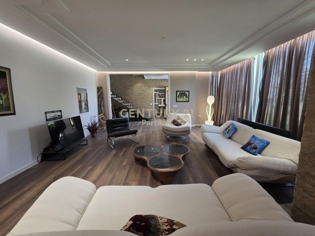 EXCLUSIVE!!!
3-STORY VILLA WITH YARD FOR RENT – 2 MINUTES FROM THE BIG RING, PASKUQAN 4