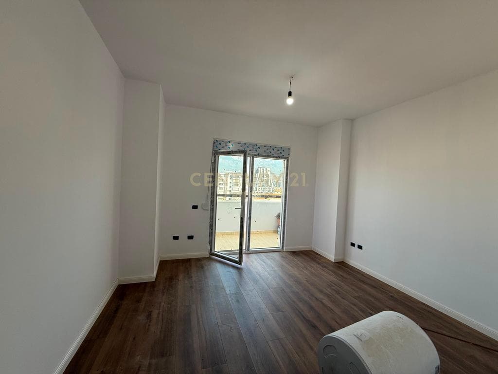 APARTAMENT 2+1 PËR SHITJE PRANË BULEVARDIT ZOGU I 3