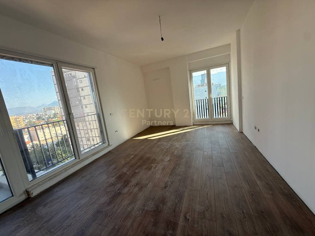 Shesim Apartament 2+1+2 Rruga e Kavajes!