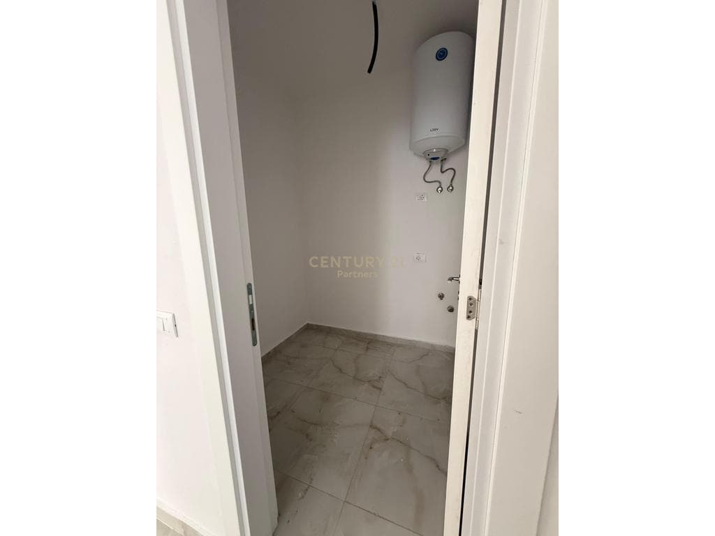 APARTMENT 2+1+2 + PARKING SPACE FOR RENT AT COMPLEX E88, LAPRAKË 3