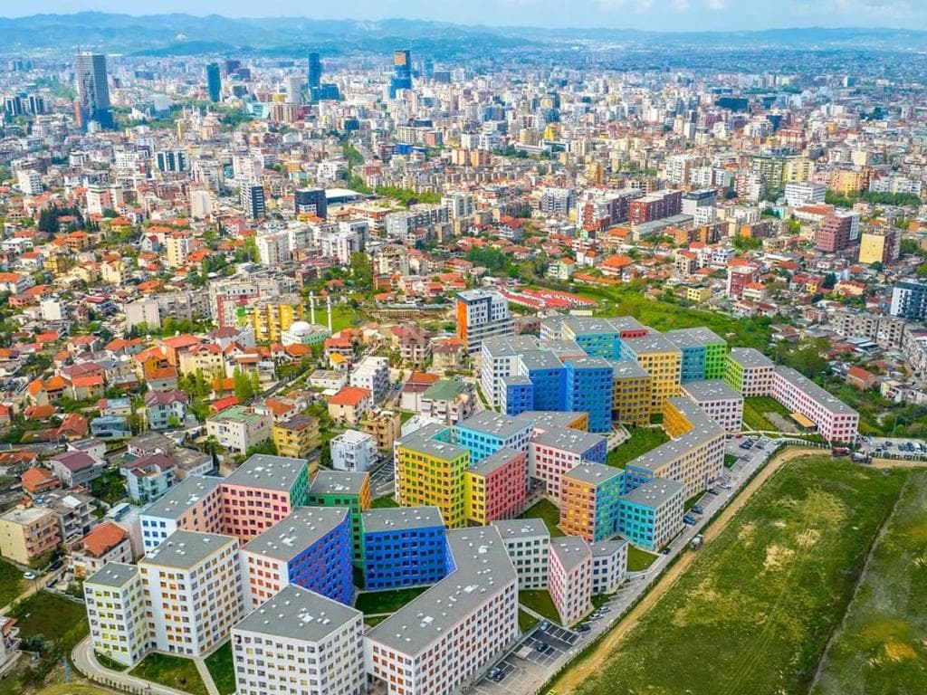 JEPET AMBIENT KOMERCIAL PER QIRA -REZIDENCA MANGALEM-ALI DEM 4