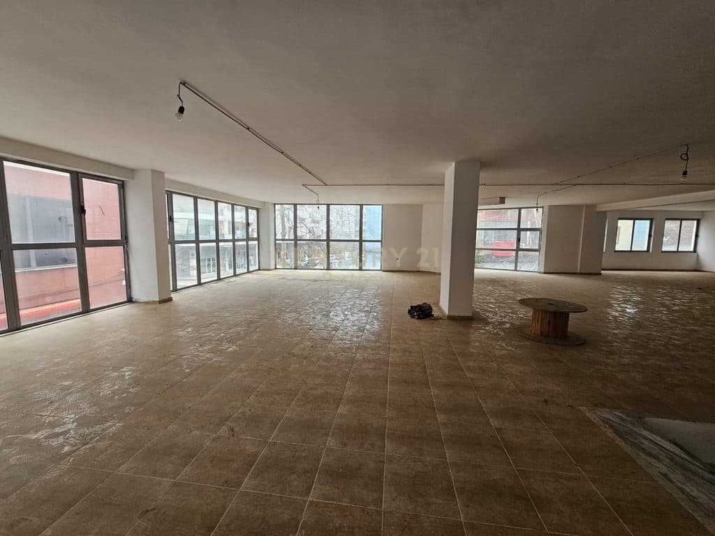 FOR SALE 4 COMMERCIAL PREMISES + 3 PARKING SPACE, EXCELLENT! 1