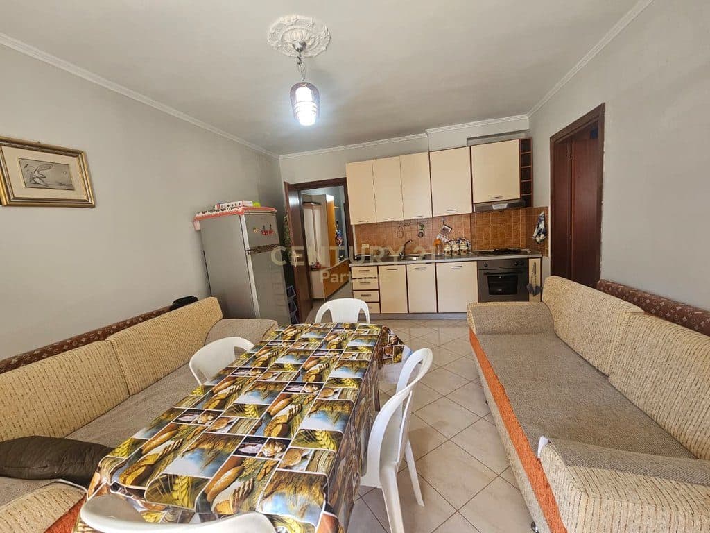 Shitet Apartament 1+1 në Kompleksin Alb Adriatik, Golem!! 3