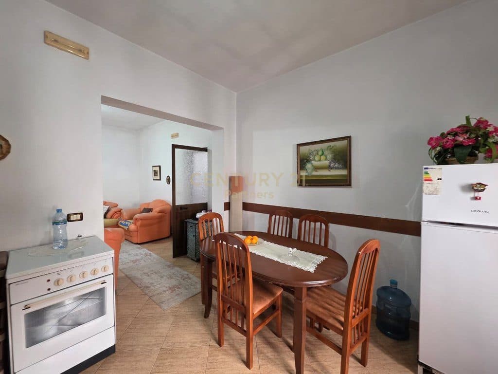🏡 Shitet Vilë 3-Katëshe me Oborr – Zona Plazh (Hekurudha), Durrës 2