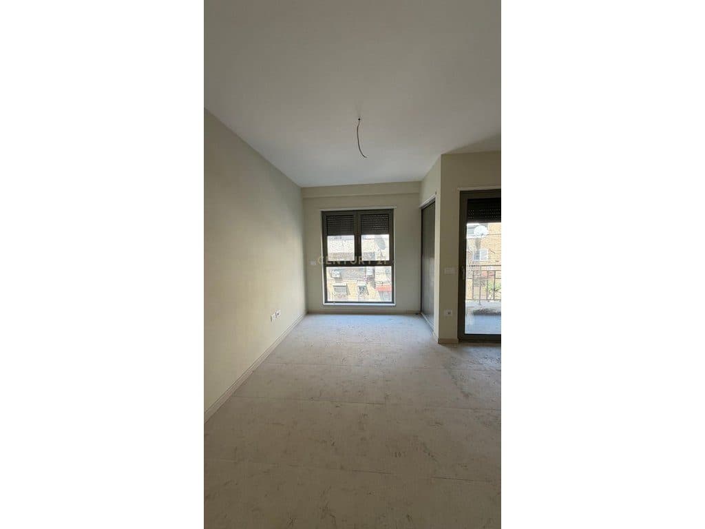 FOR RENT 1+1 COMMERCIAL SPACE NEAR THE RED SCHOOL