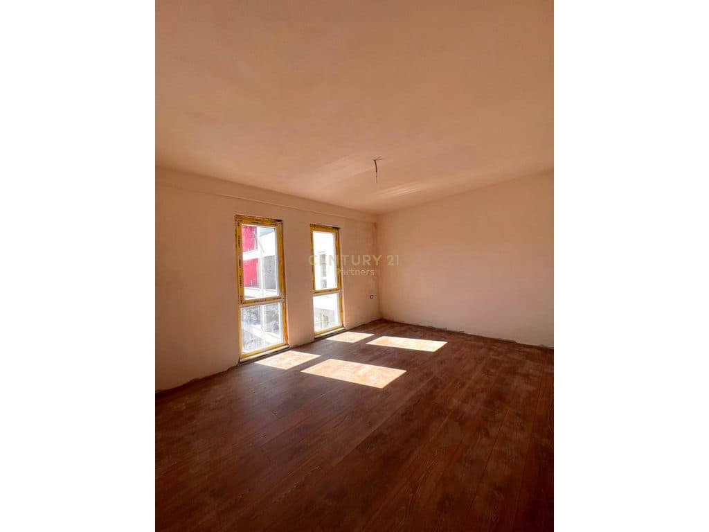 SHESIM APARTAMENT 2+1 + POST PARKIMI PRANE QTU-UNIVERS CITY (DOREZOHET I MOBILUAR)