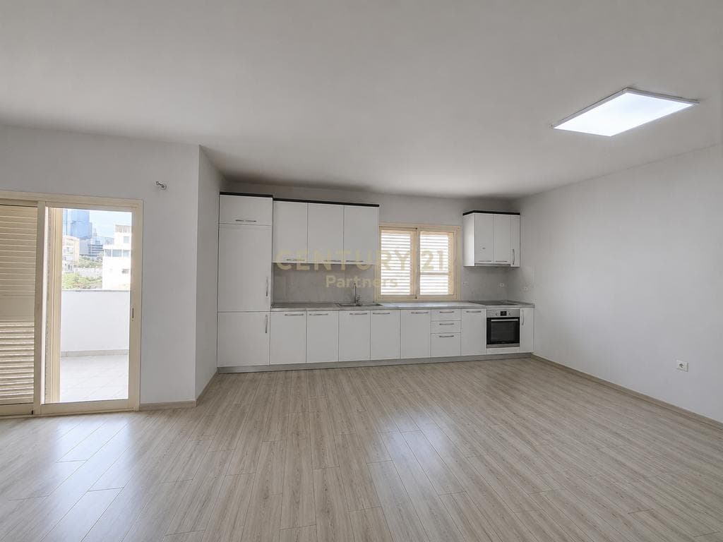 Shesim Apartment 2+1+2 in Myslym Shyri! 3