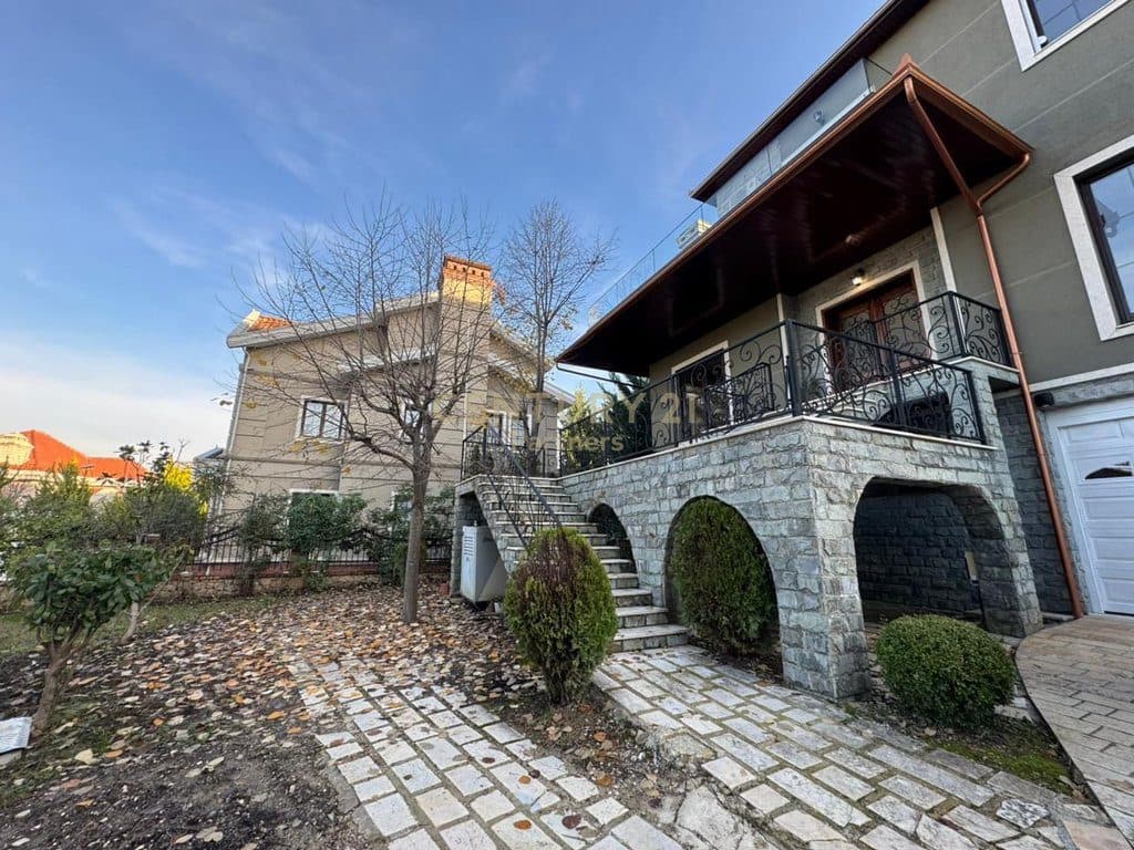 VILA LUKSOZE ME KATET NĂ‹ SHITJE NĂ‹ AKACIA HILLS, TIRANĂ‹