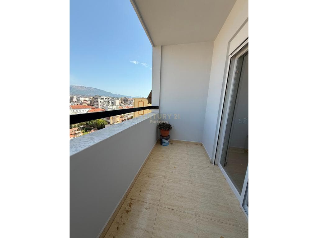 APARTAMENT 2+1 PËR SHITJE PRANË BULEVARDIT ZOGU I 4