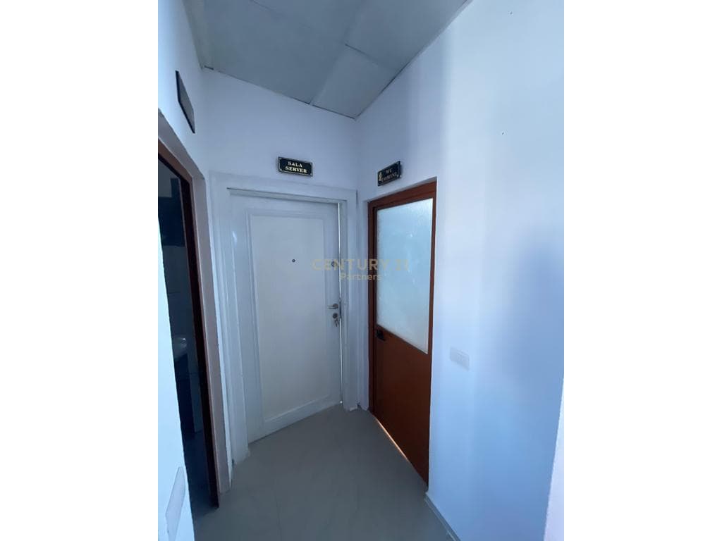 BUSINESS PREMISES FOR RENT SUITABLE FOR CALL CENTER IN DURRES