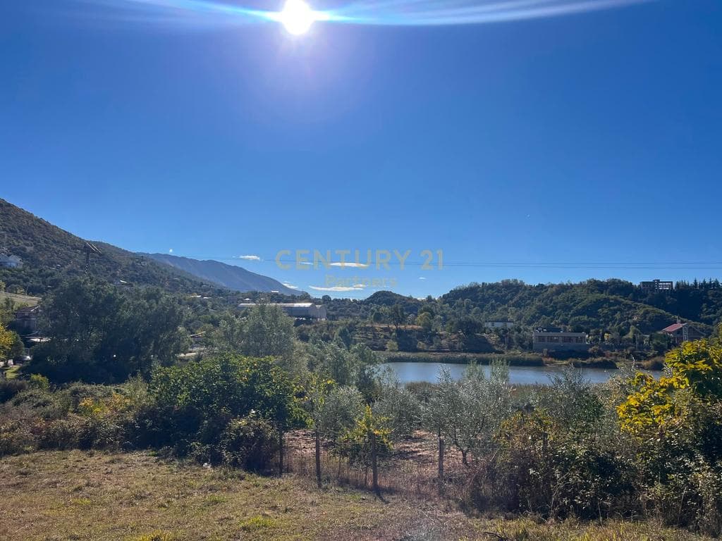 🌿 SHITET TOKË ME PAMJE PANORAMIKE NGA LIQENI – IDEALE PËR VILË LUKSOZE OSE AGROTURIZËM! 5 MIN LARG UNAZES SE MADHE