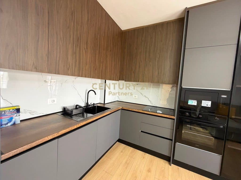 JAPIM ME QIRA APARTAMENT 1+1 NE RRUGEN JORDAN MISJA PRANE BULEVARDIT TE RI ! 4