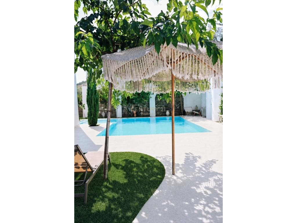 LUXURY SUPER VILLA FOR SALE WITH PRIVATE POOL - ONLY 5 MINUTES FROM THE CENTER OF TIRANA 4