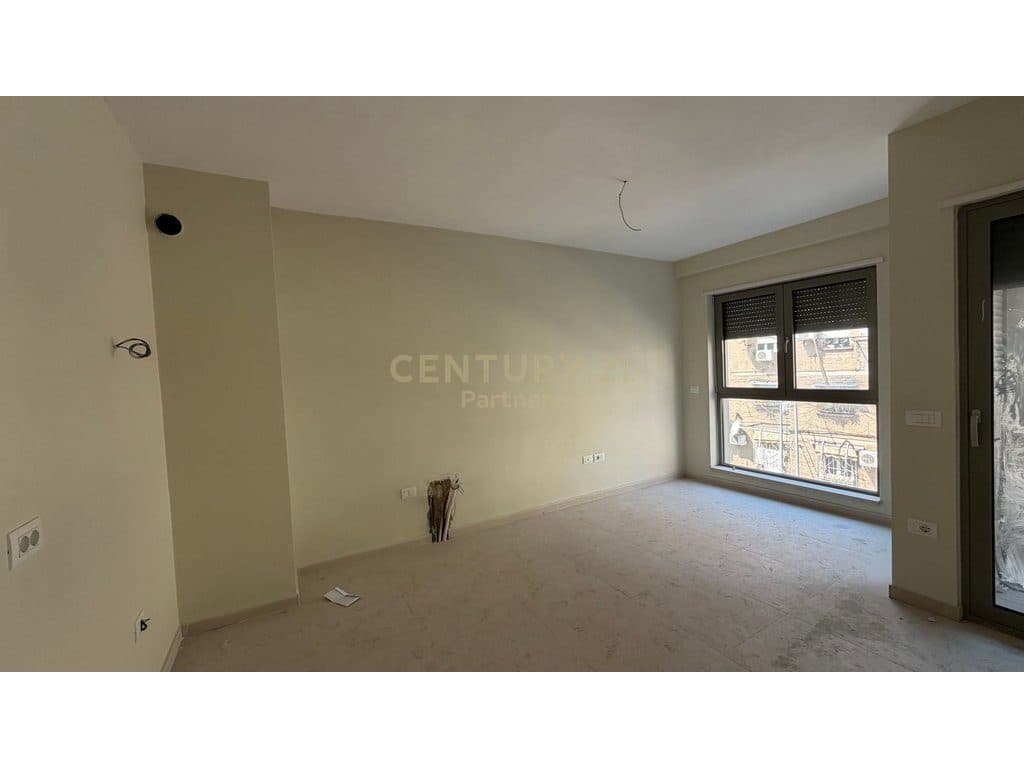 FOR RENT 1+1 COMMERCIAL SPACE NEAR THE RED SCHOOL 3