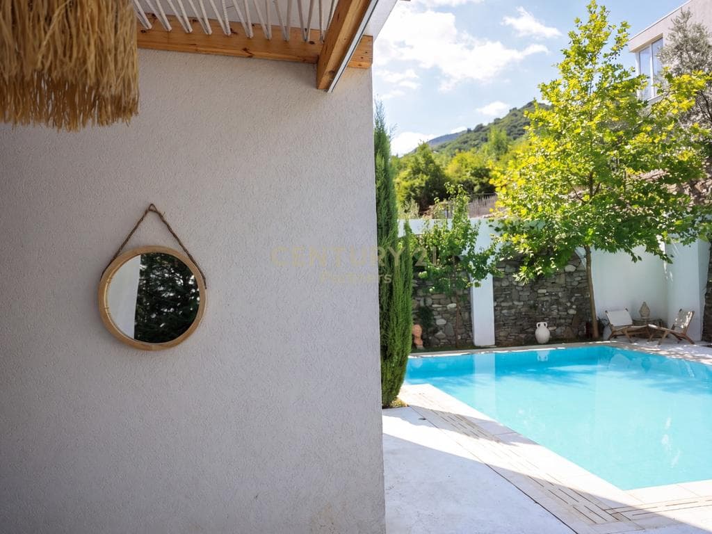 LUXURY SUPER VILLA FOR SALE WITH PRIVATE POOL - ONLY 5 MINUTES FROM THE CENTER OF TIRANA 3