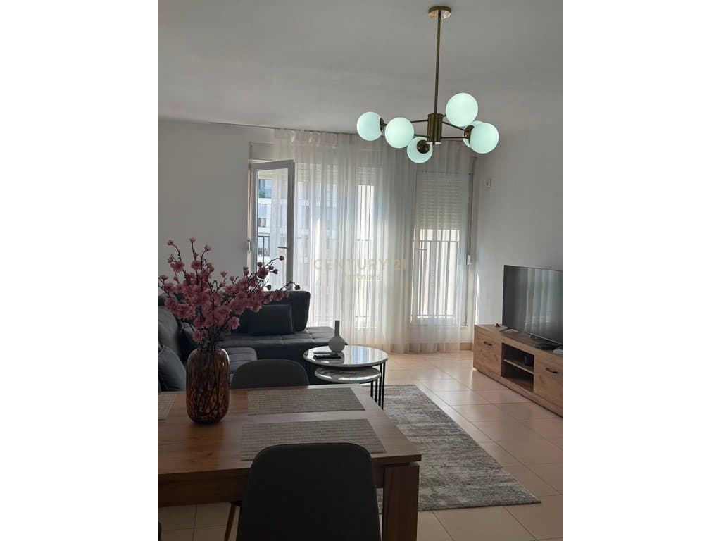 APARTAMENT 3+1+2 PËR SHITJE – RRUGA 5 MAJI, TIRANË