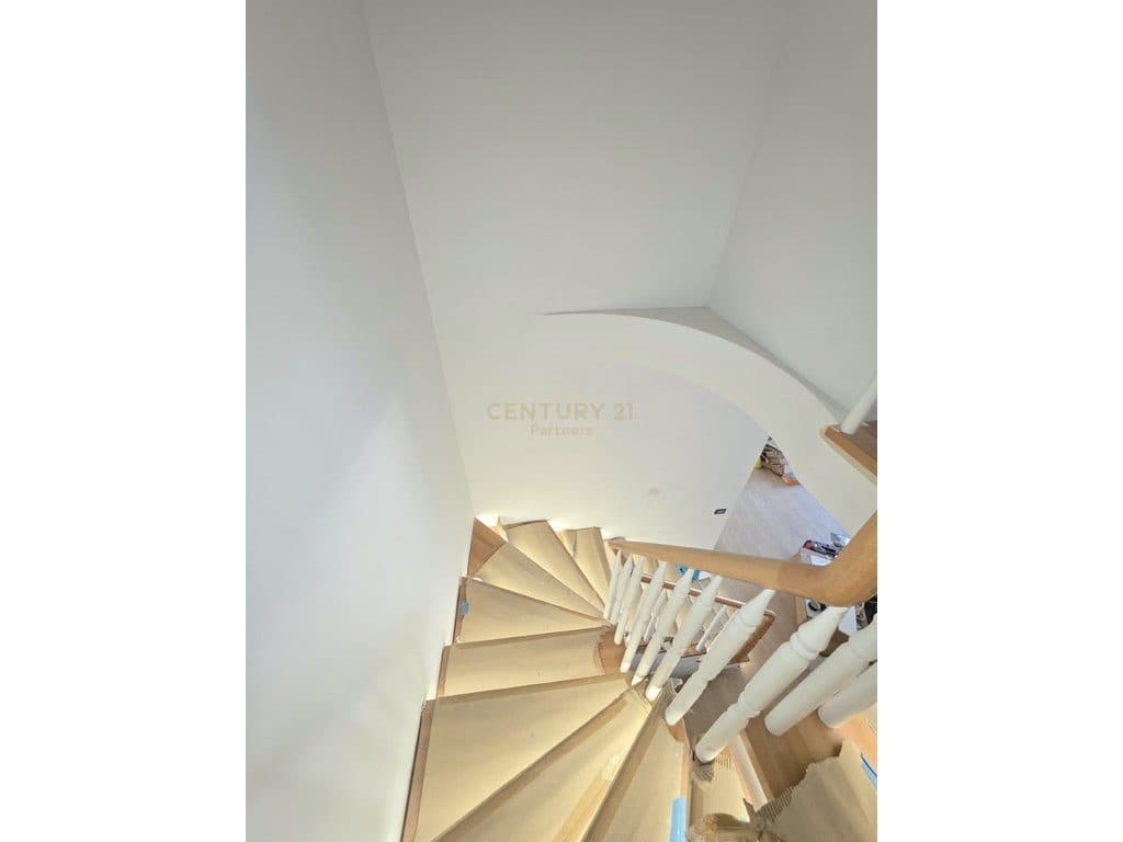 DUPLEX APARTMENT 2+1+2 + PARKING SPACE FOR RENT ABOVE THE OVERPASS OF THE PARSI MUNICIPALITY 3