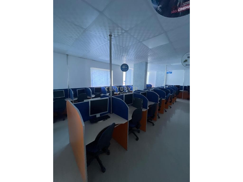 BUSINESS PREMISES FOR RENT SUITABLE FOR CALL CENTER IN DURRES