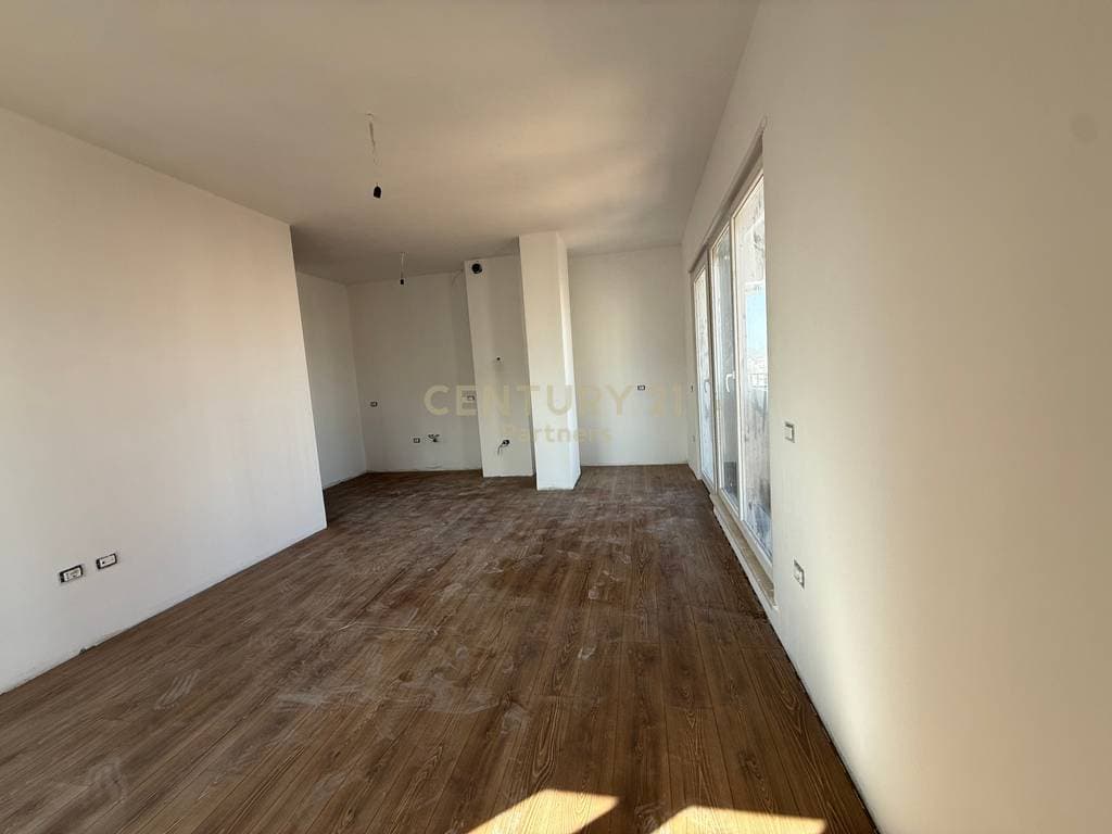 Shesim Apartament 2+1+2 Rruga e Kavajes! 2