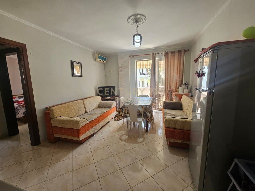 Shitet Apartament 1+1 në Kompleksin Alb Adriatik, Golem!! 4