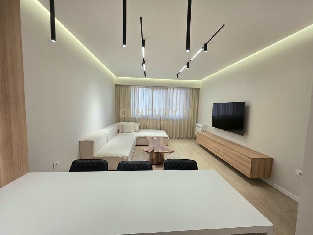 APARTAMENT MODERN ME QIRA – URBAN GATE, ASTIR