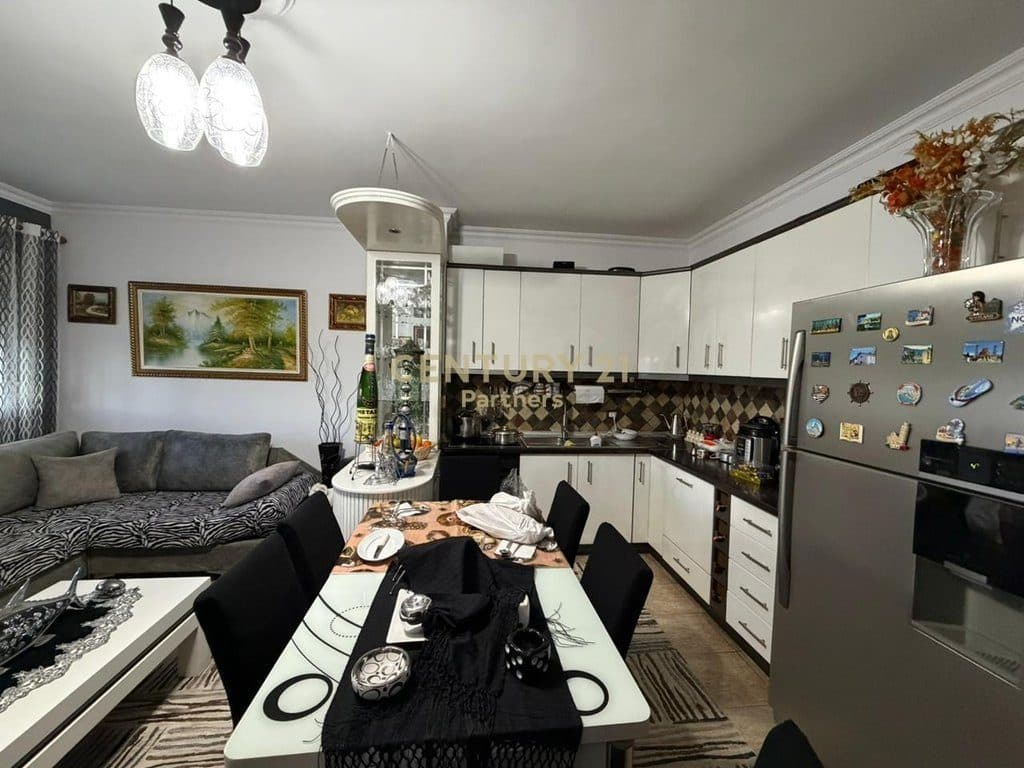 SHESIM APARTAMENT 2+1 NE RRUGE KAVAJES!
