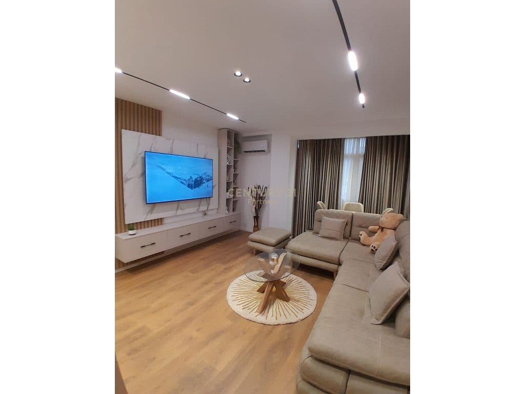 JAPIM ME QIRA APARTAMENT 1+1 TEK 21-DHJETORI !!