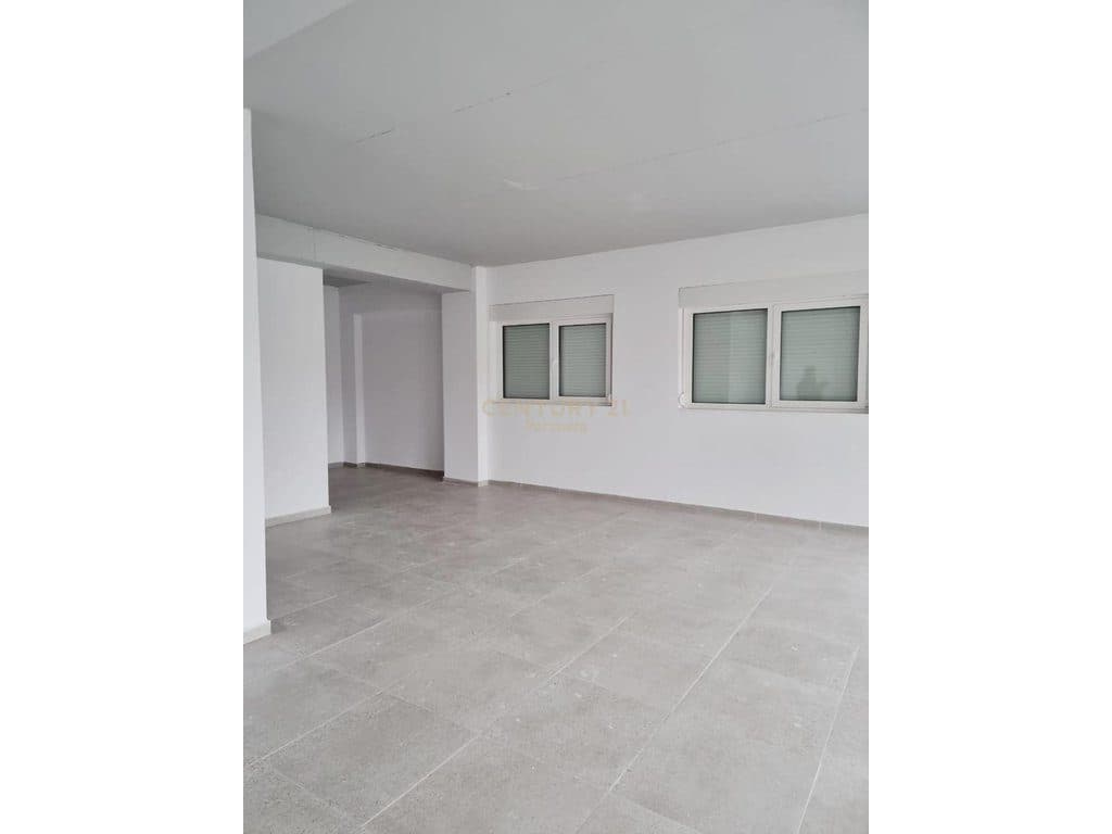 JEPET AMBIENT KOMERCIAL PER QIRA -REZIDENCA MANGALEM-ALI DEM 3