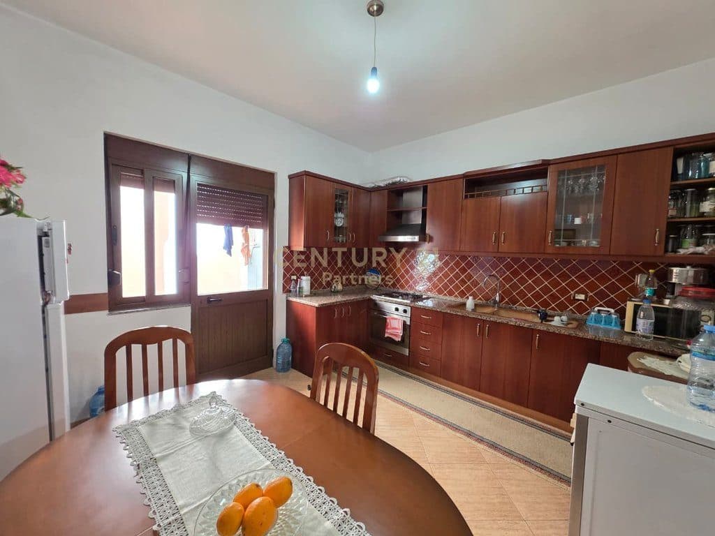 🏡 Shitet Vilë 3-Katëshe me Oborr – Zona Plazh (Hekurudha), Durrës 3