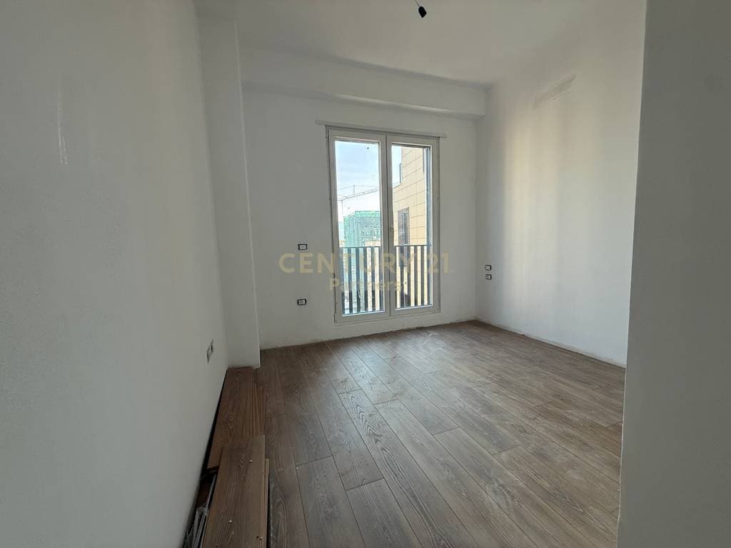 Shesim Apartament 2+1+2 Rruga e Kavajes! 3