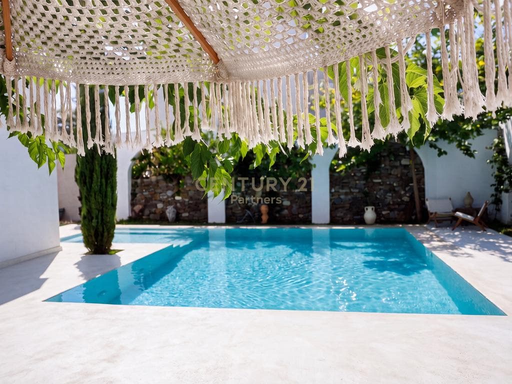 LUXURY SUPER VILLA FOR SALE WITH PRIVATE POOL - ONLY 5 MINUTES FROM THE CENTER OF TIRANA