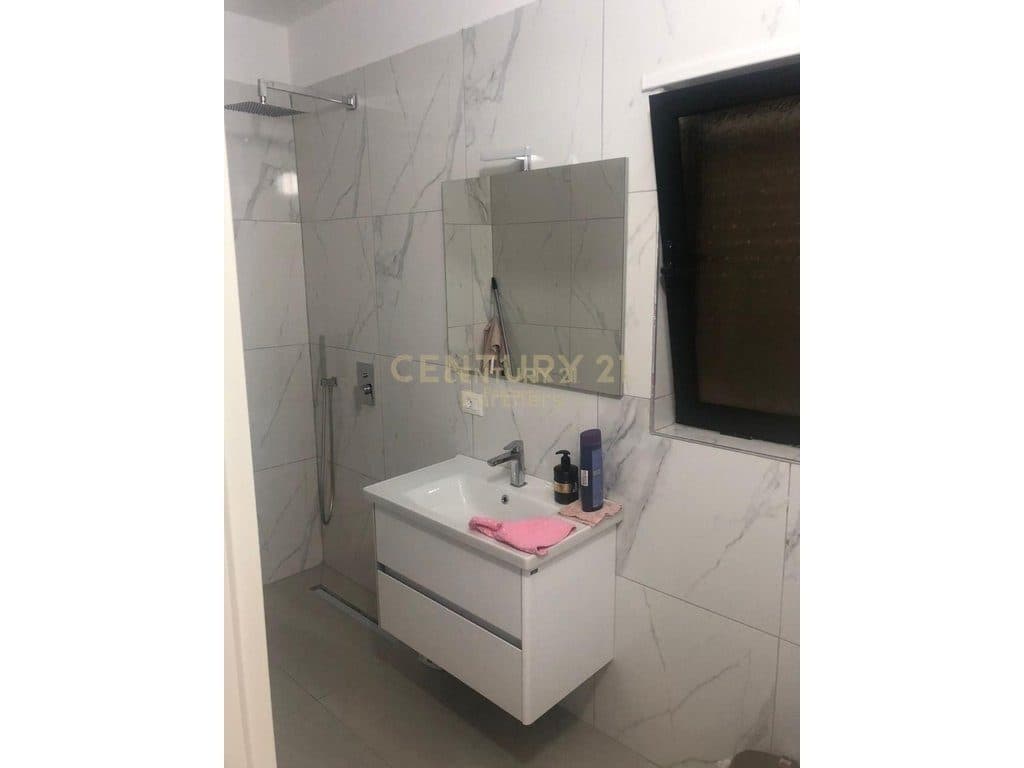 SHITET APARTAMENT 3+1+2 TEK RRUGA E DIBRES 3