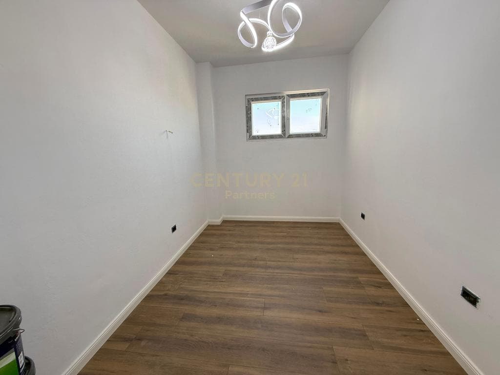 APARTAMENT 2+1 PËR SHITJE PRANË BULEVARDIT ZOGU I 2