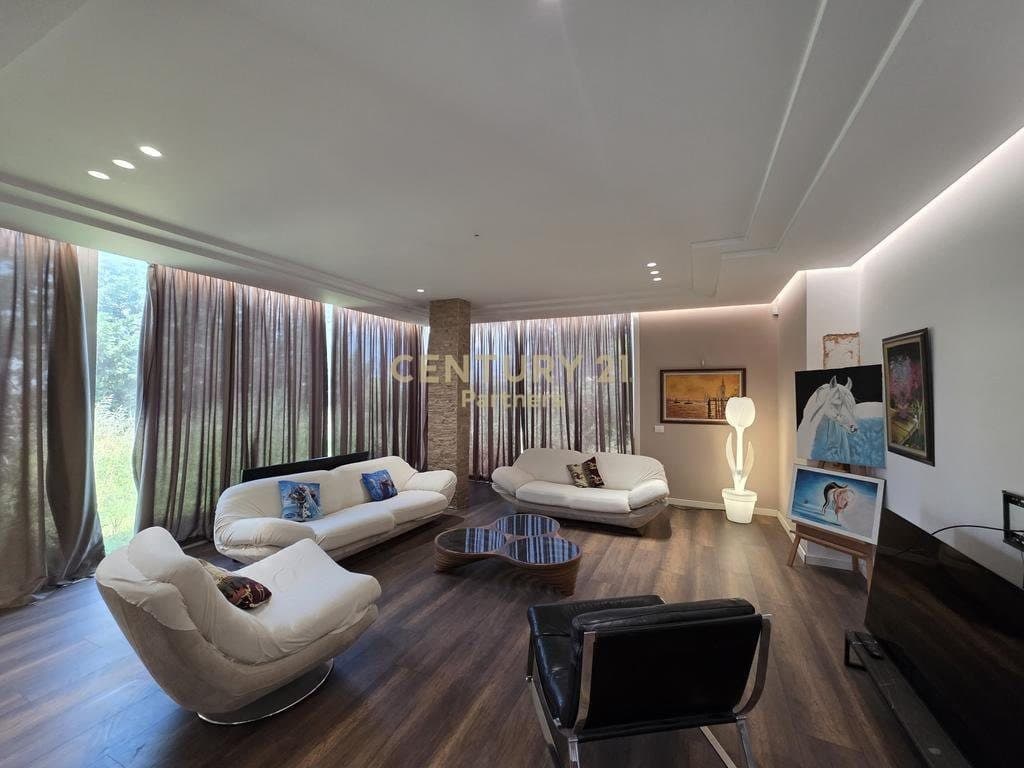 EXCLUSIVE!!!
3-STORY VILLA WITH YARD FOR RENT – 2 MINUTES FROM THE BIG RING, PASKUQAN 3