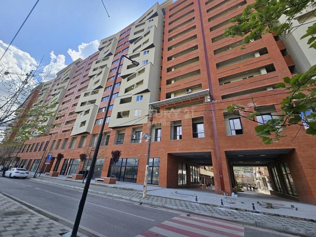 COMMERCIAL UNIT FOR SALE IN GOLDEN PARK COMPLEX 1