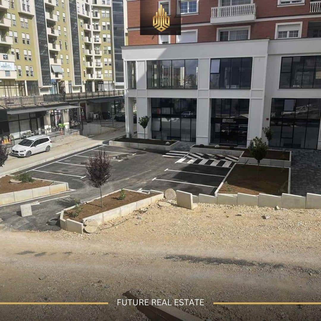 Lokal me QERA/200m² 3