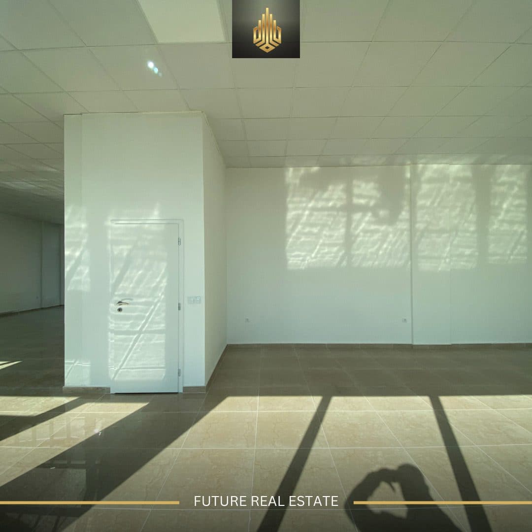 Lokal me QERA/130m² 4