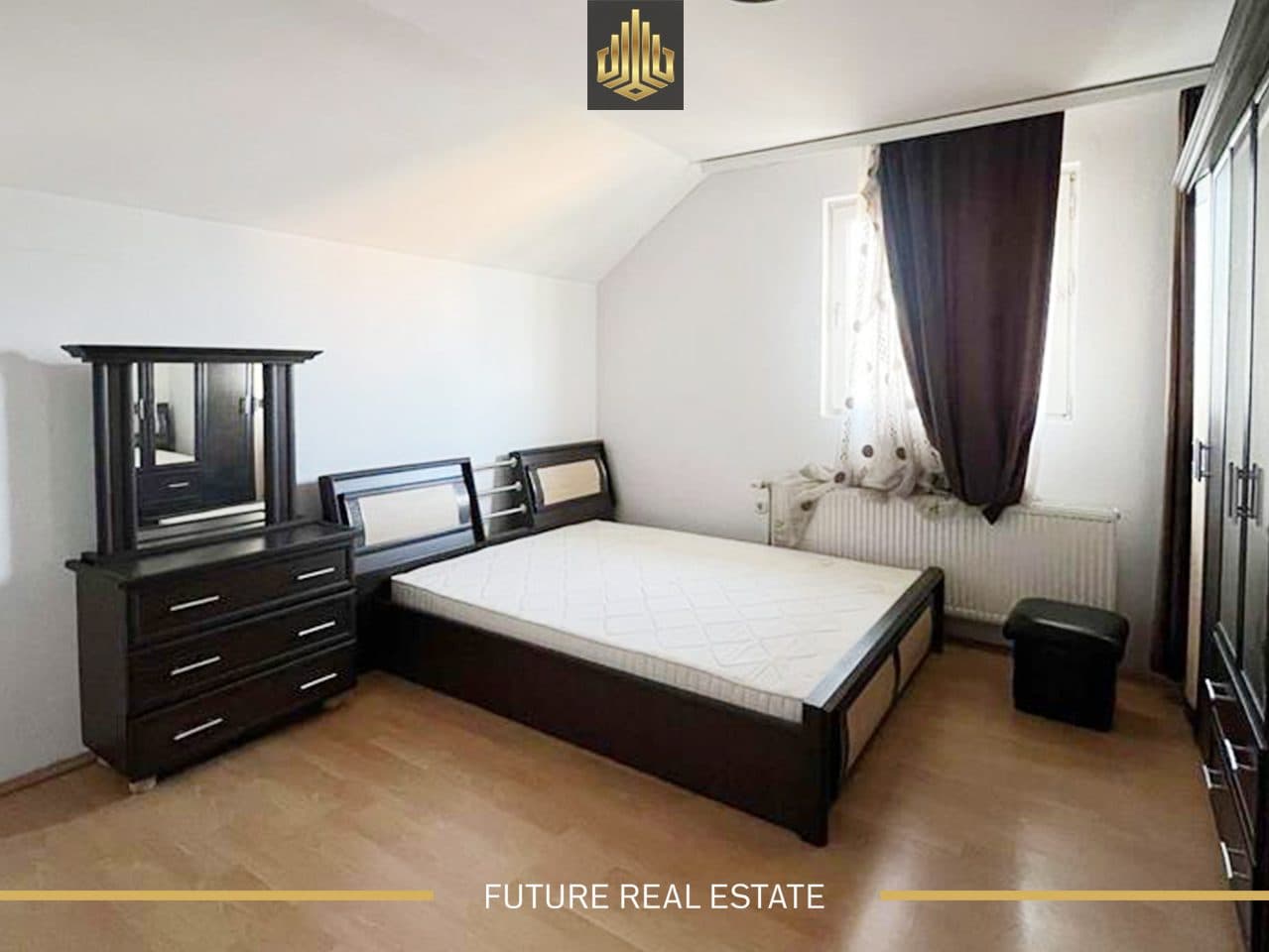 Shtëpia me QIRA/330m2 4