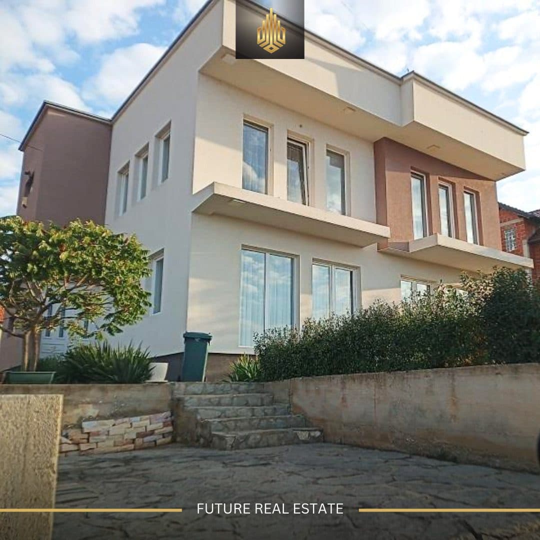 Shtëpi në SHITJE/245m²