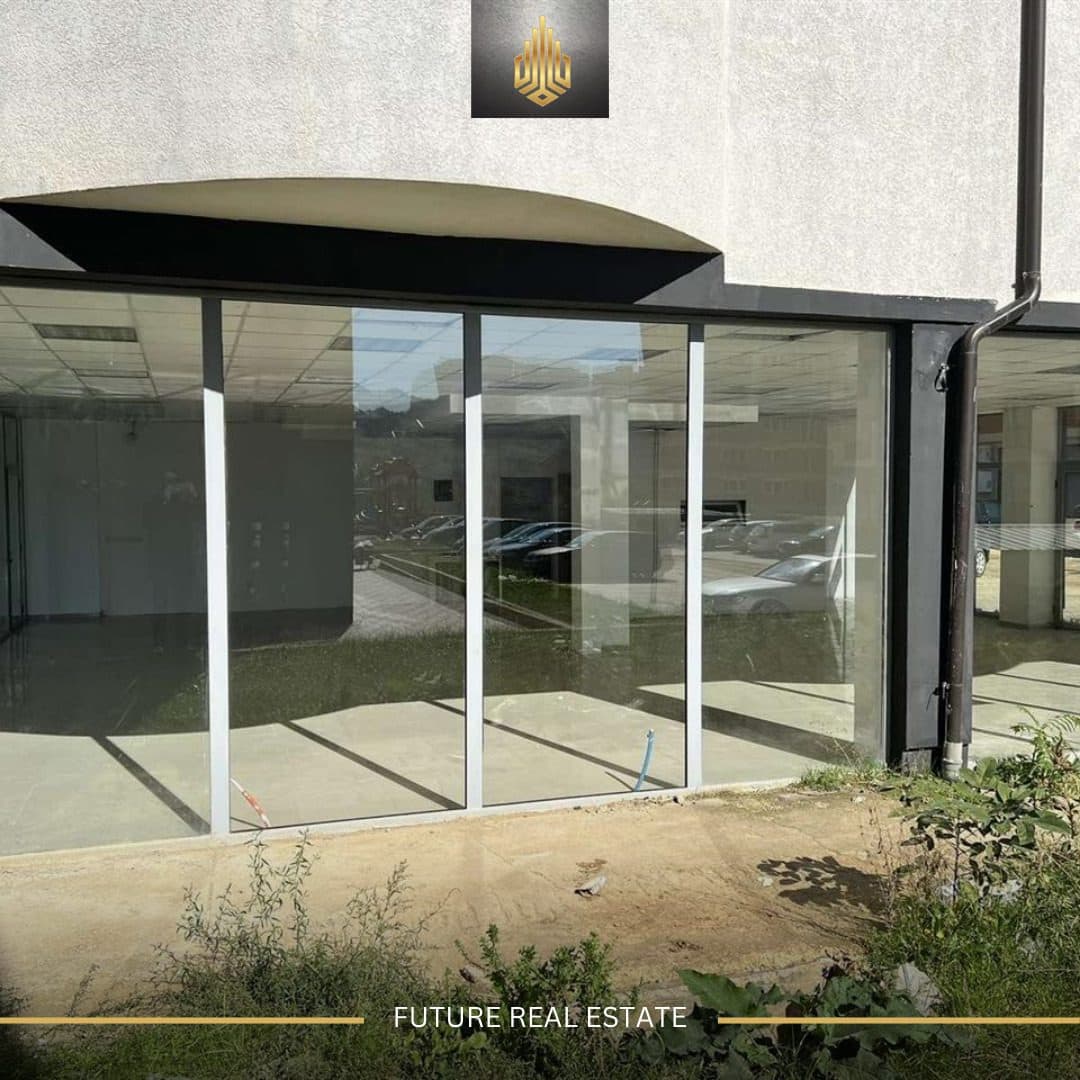 Lokal me QERA/190m²