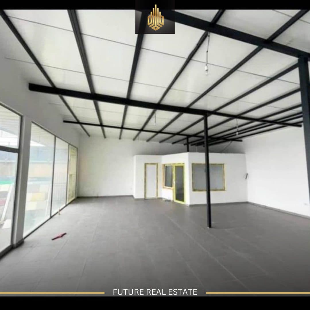 Lokal me QERA/140m²