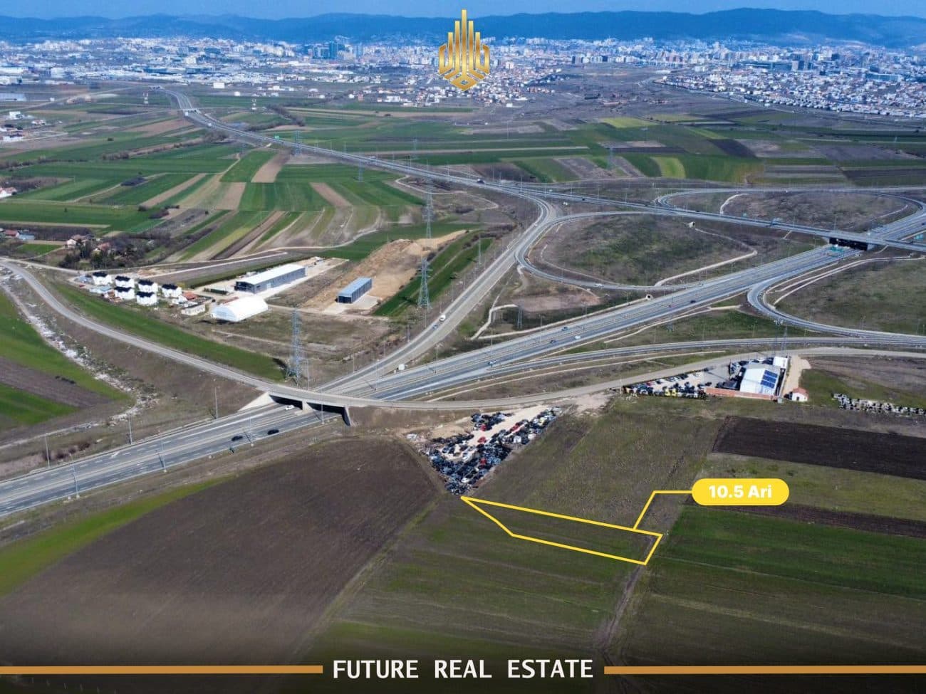 Truall në SHITJE – 10.5 ari – Uglar, afër autostradës dhe VOL-KS Service 2