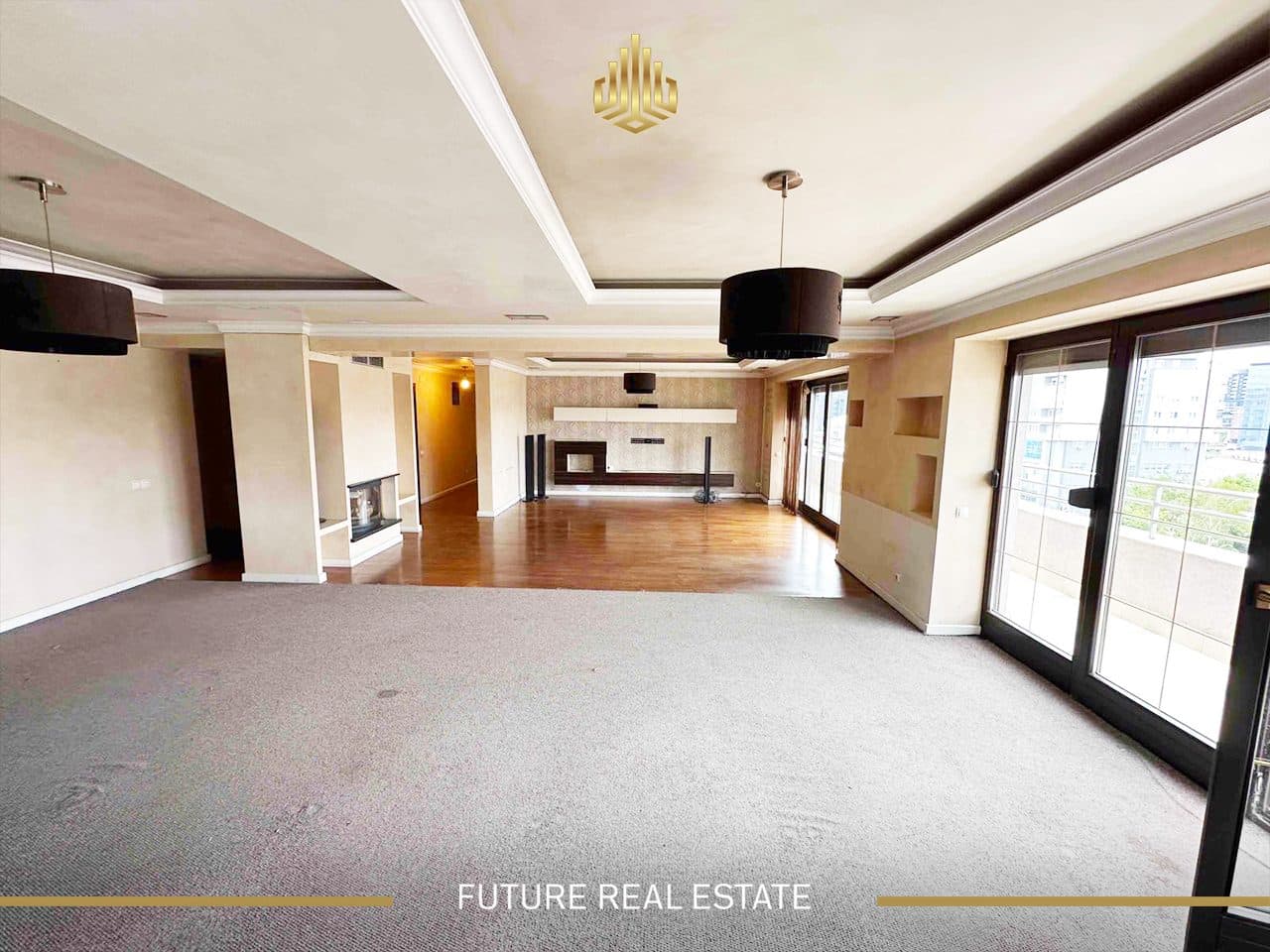 Penthouse me QIRA/250m2 2