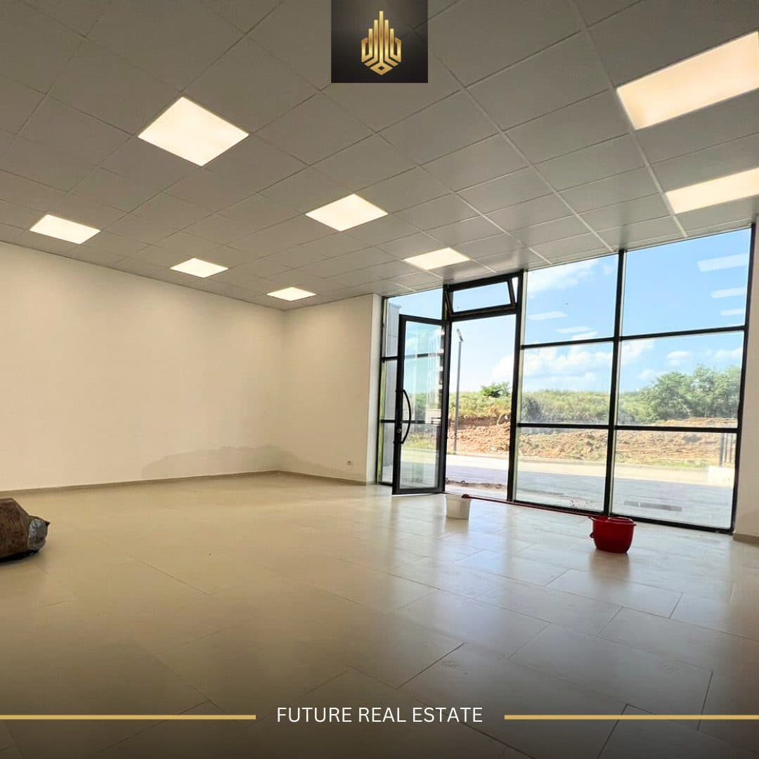 Lokal me QERA/83m² 3