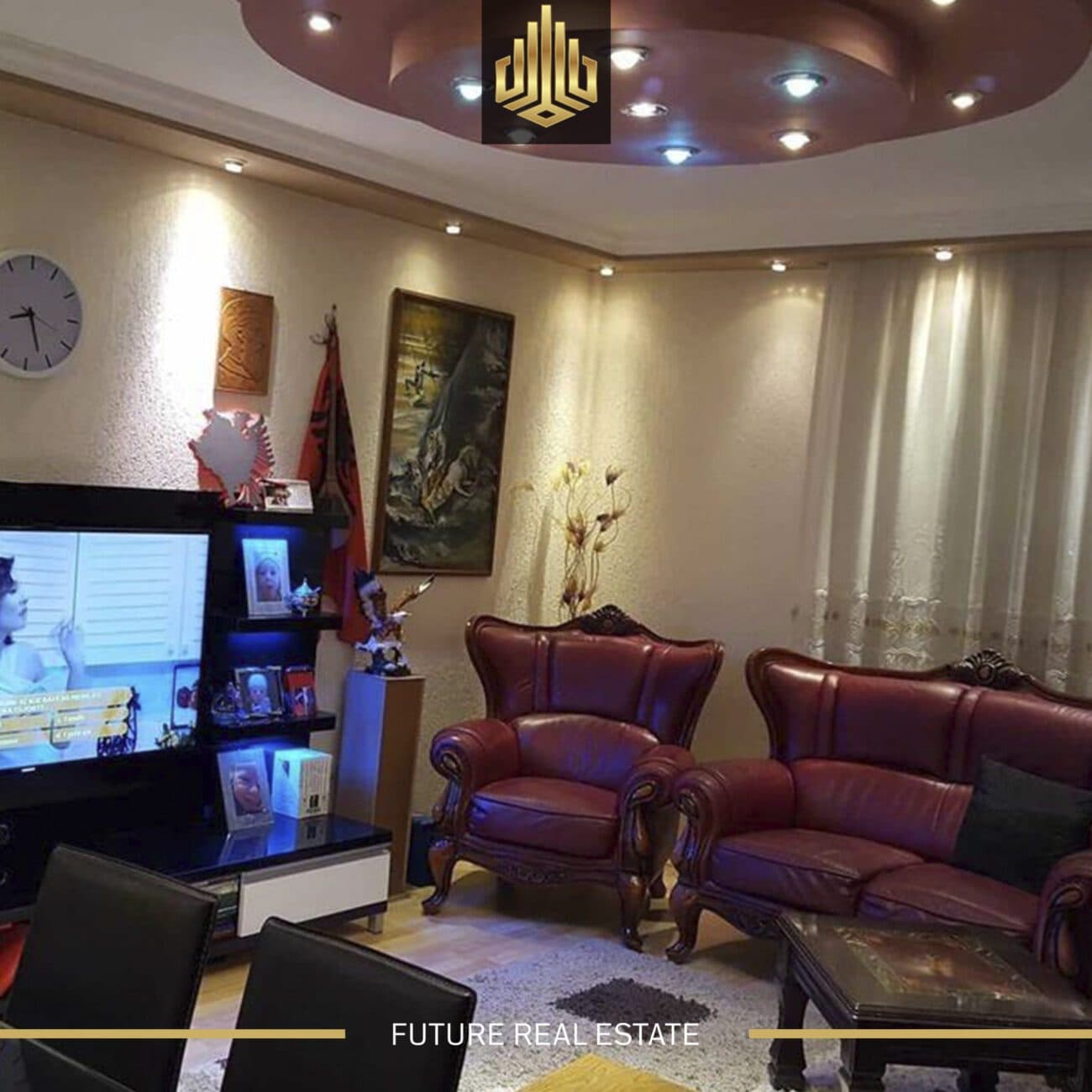 Shtëpia në SHITJE/380m2 2