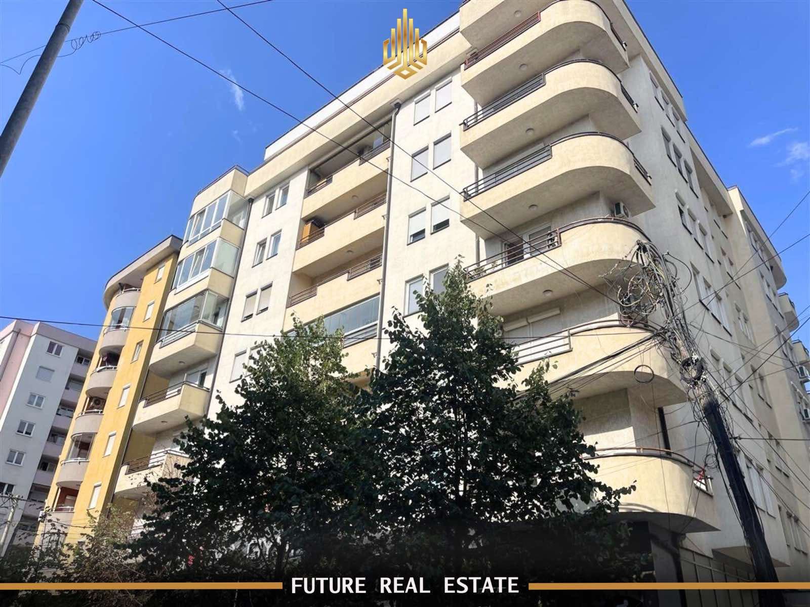 Banesë në SHITJE – 2 dhoma gjumi – Fushë Kosovë – Kompleksi Engineering, afër Shkollës “Mihal Grameno”